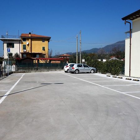 House Versilia Luca E Giada, 5 Chilometri Da Forte Dei Marmi! Exteriör bild